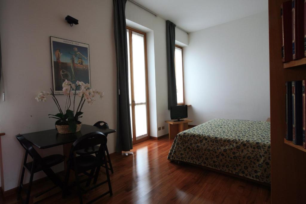 Residence Villa Odescalchi Milano Rum bild