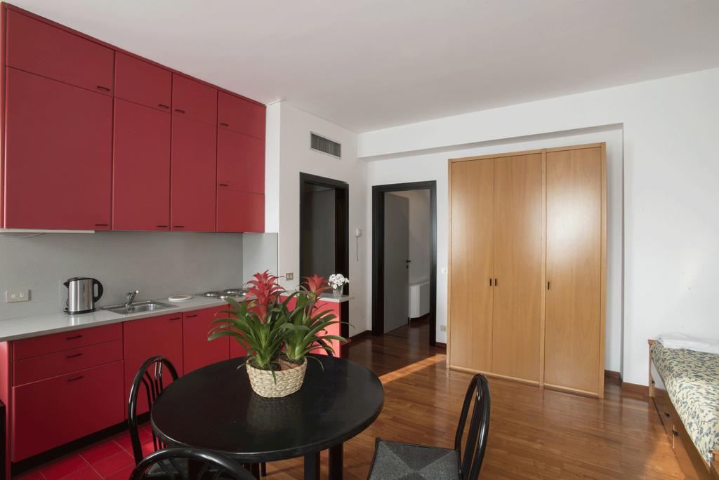 Residence Villa Odescalchi Milano Exteriör bild